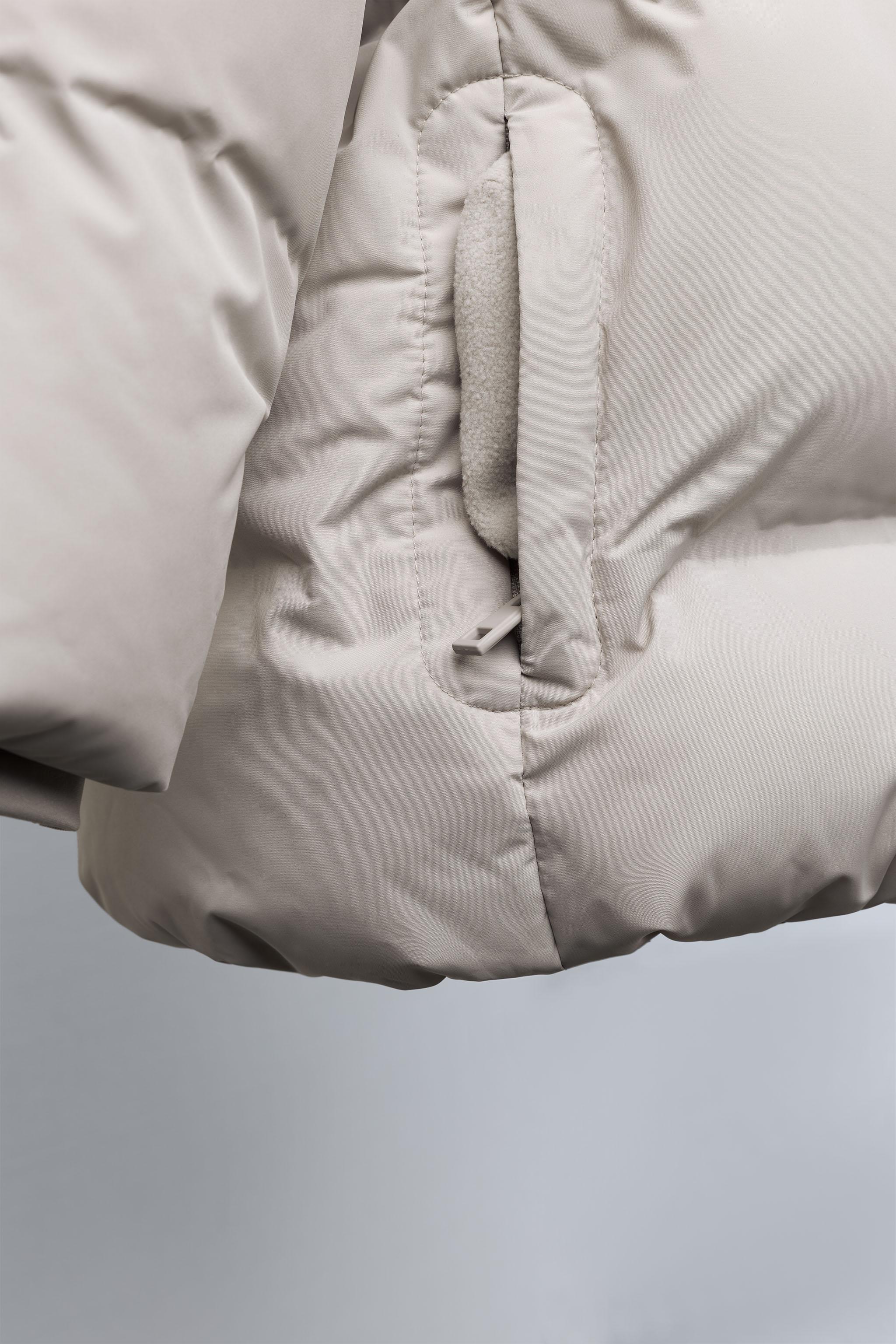 WATER REPELLENT STICKER COAT